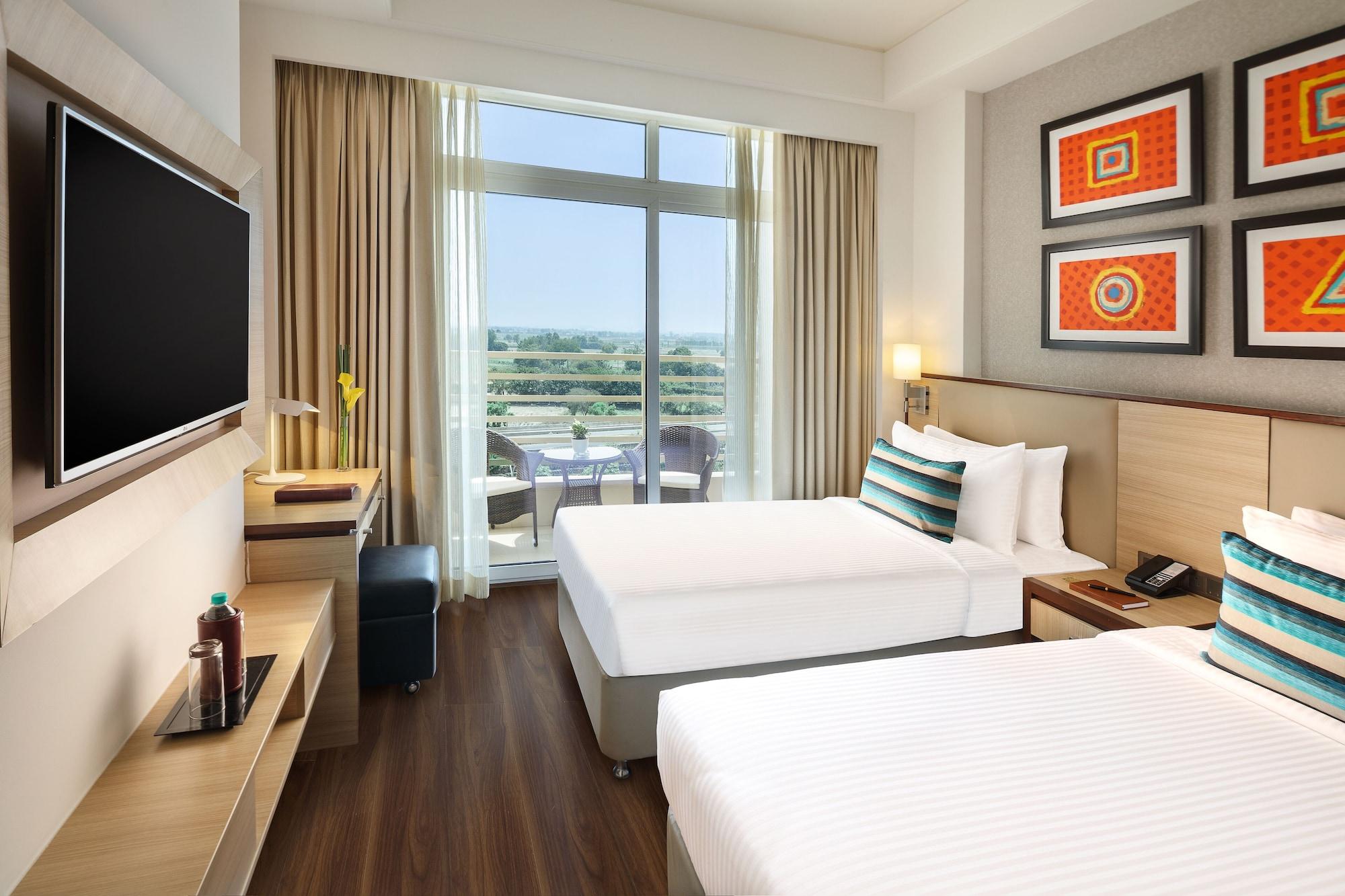 Sandal Suites By Lemon Tree Hotels Noida Buitenkant foto