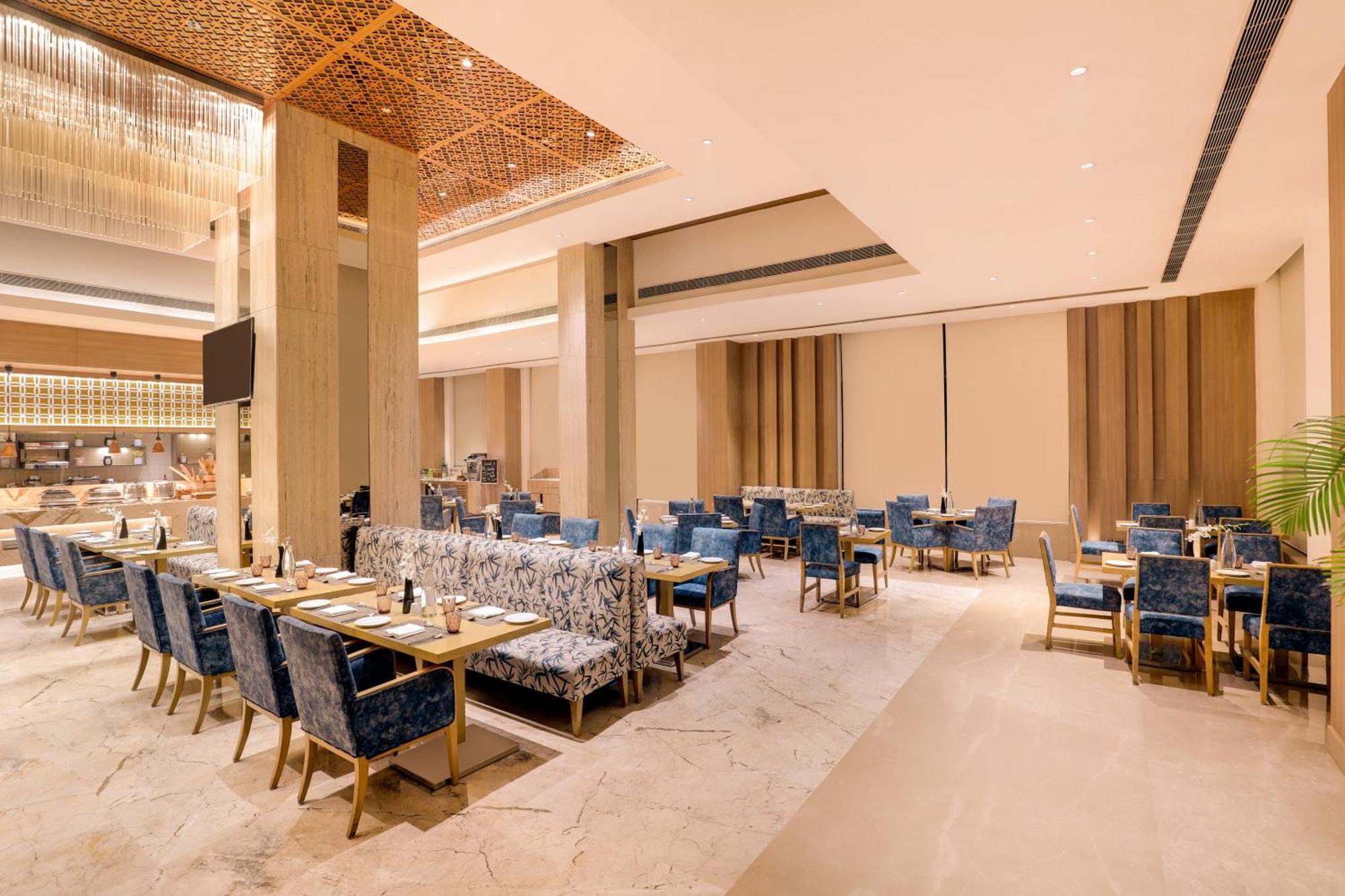 Sandal Suites By Lemon Tree Hotels Noida Buitenkant foto