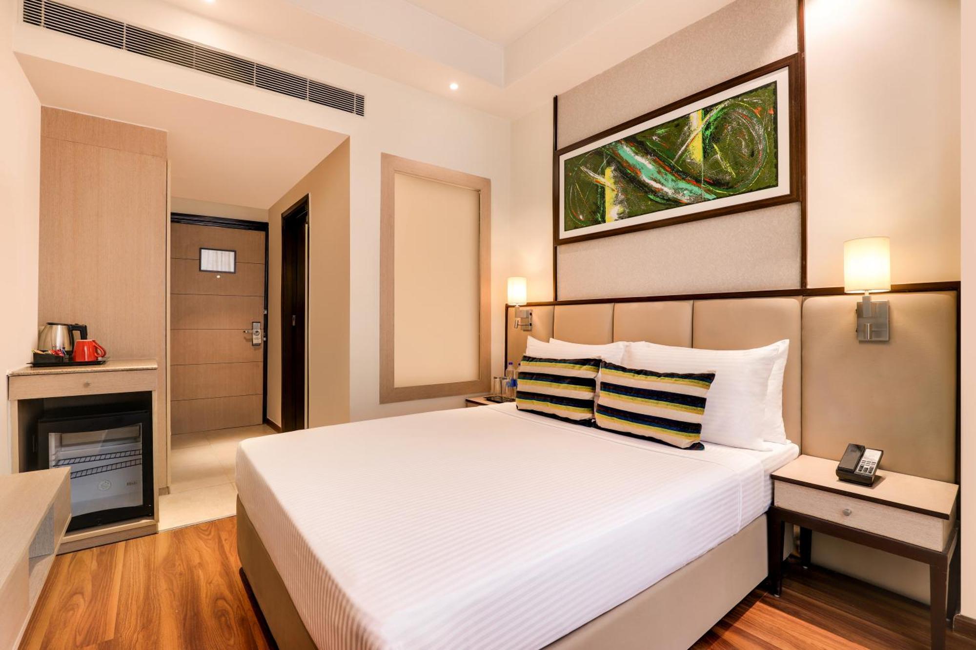 Sandal Suites By Lemon Tree Hotels Noida Buitenkant foto
