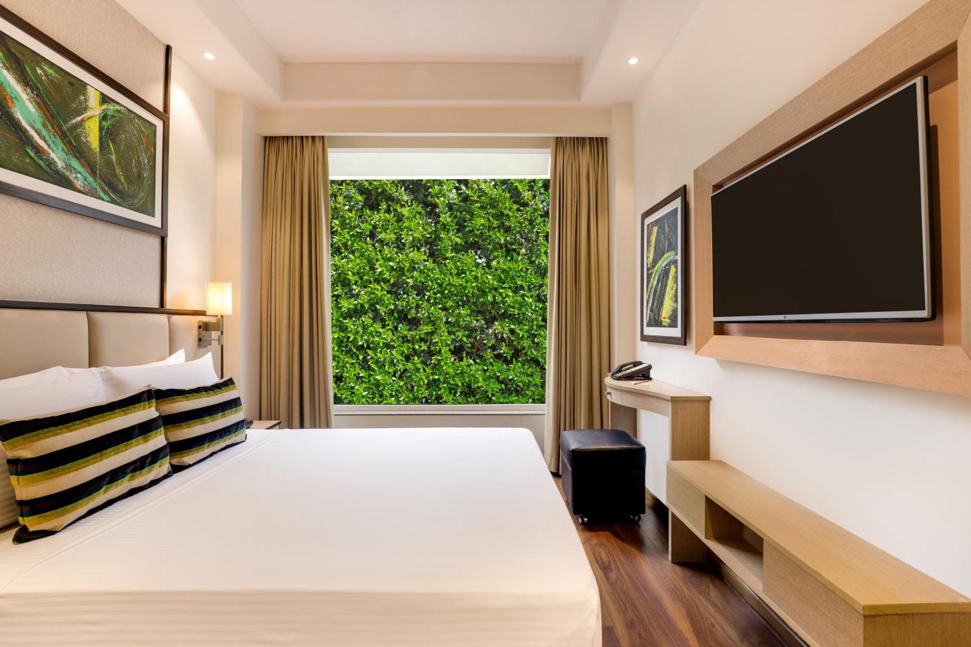 Sandal Suites By Lemon Tree Hotels Noida Buitenkant foto