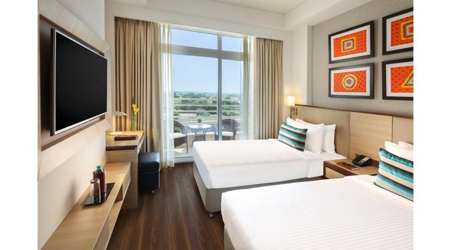 Sandal Suites By Lemon Tree Hotels Noida Buitenkant foto
