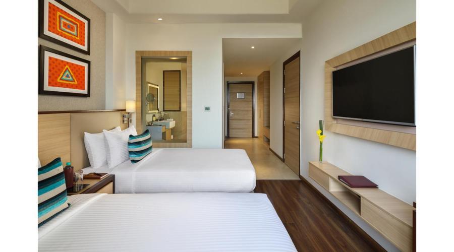 Sandal Suites By Lemon Tree Hotels Noida Buitenkant foto