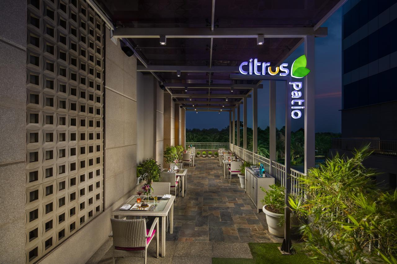Sandal Suites By Lemon Tree Hotels Noida Buitenkant foto