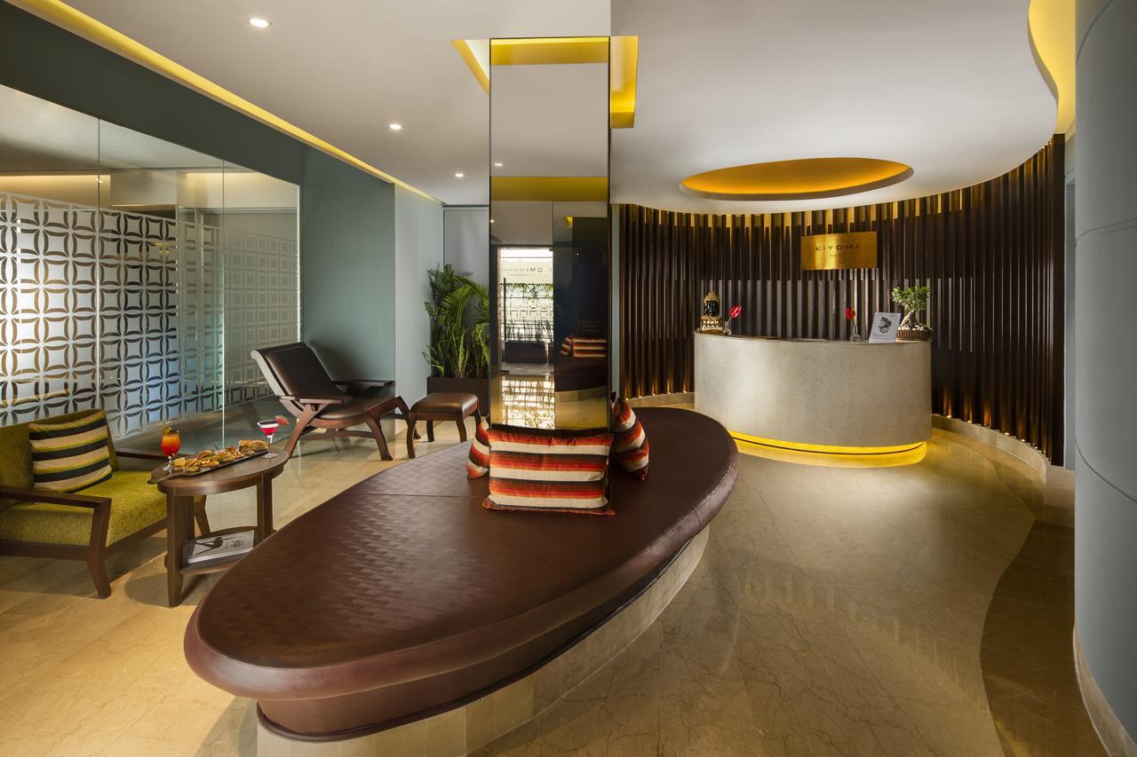 Sandal Suites By Lemon Tree Hotels Noida Buitenkant foto