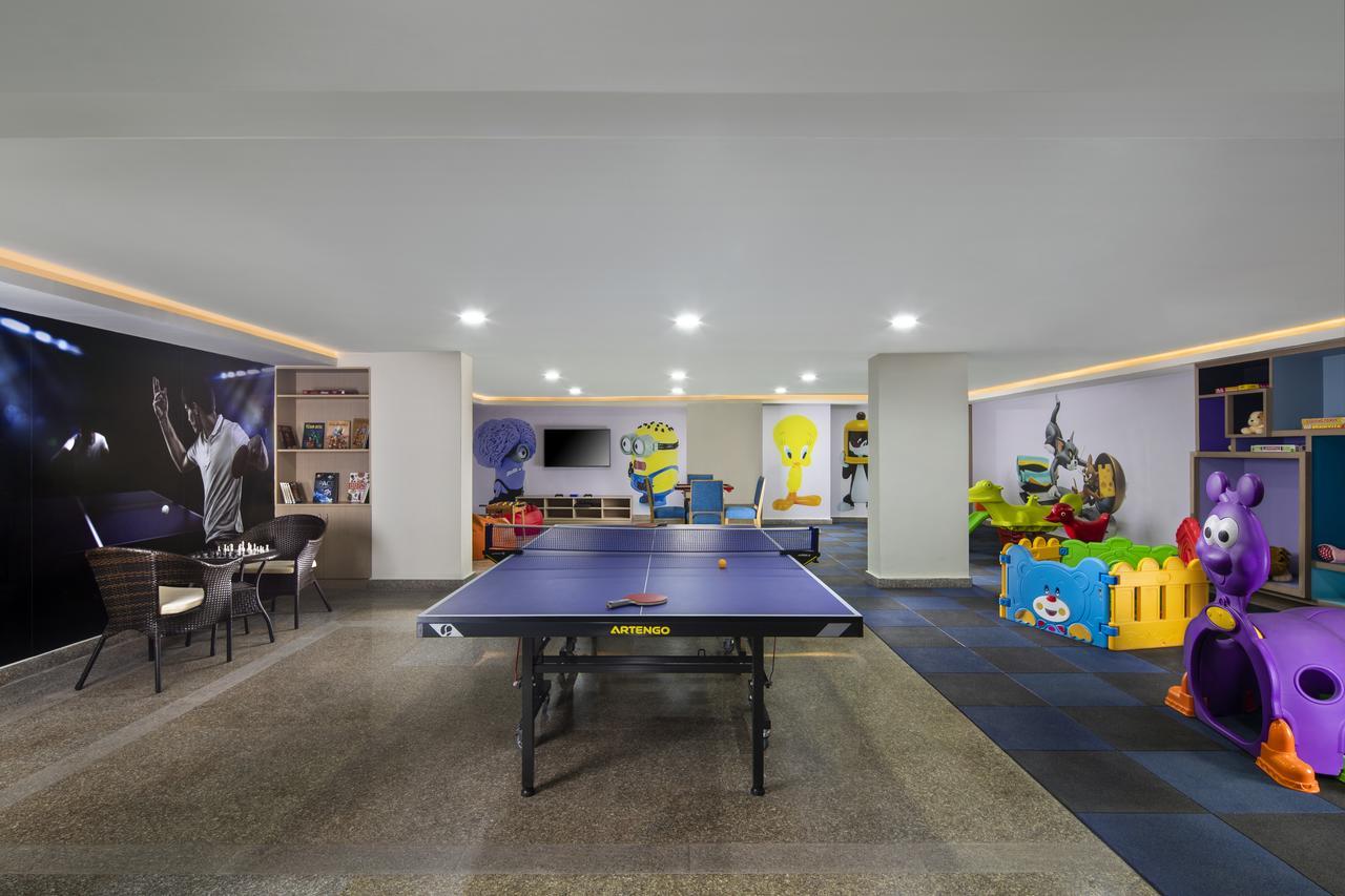Sandal Suites By Lemon Tree Hotels Noida Buitenkant foto