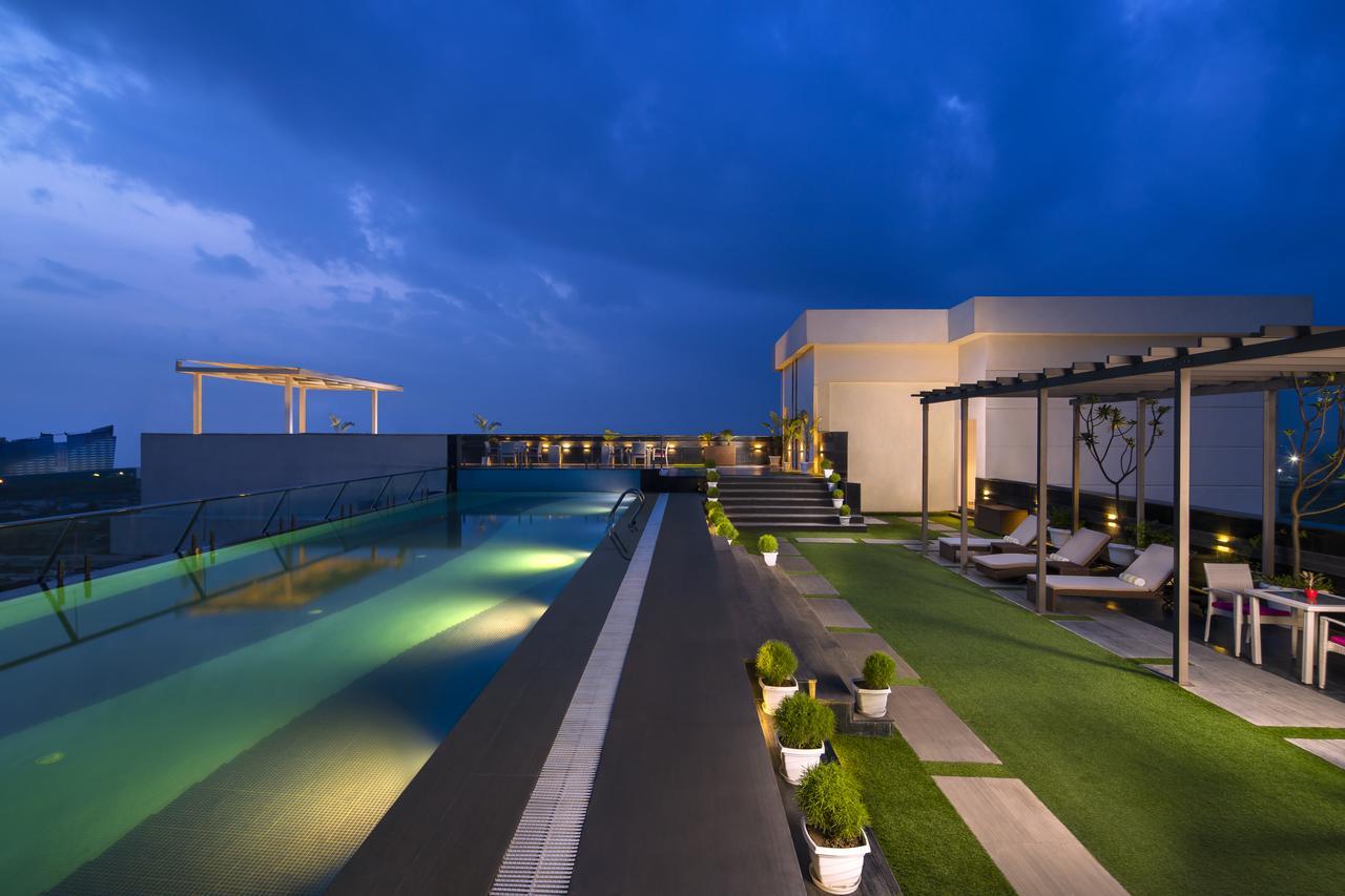 Sandal Suites By Lemon Tree Hotels Noida Buitenkant foto