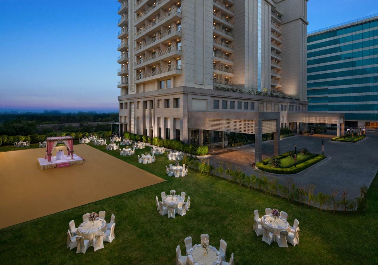 Sandal Suites By Lemon Tree Hotels Noida Buitenkant foto