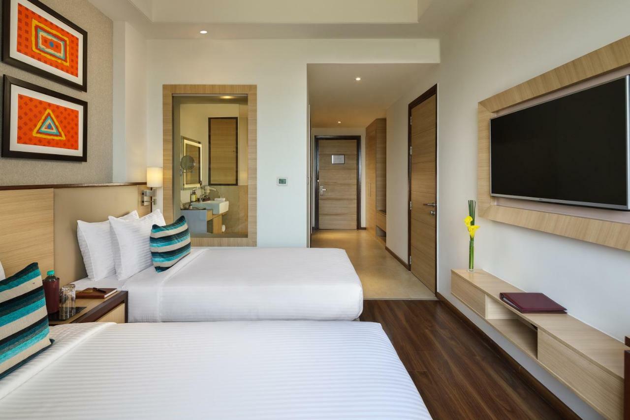 Sandal Suites By Lemon Tree Hotels Noida Buitenkant foto