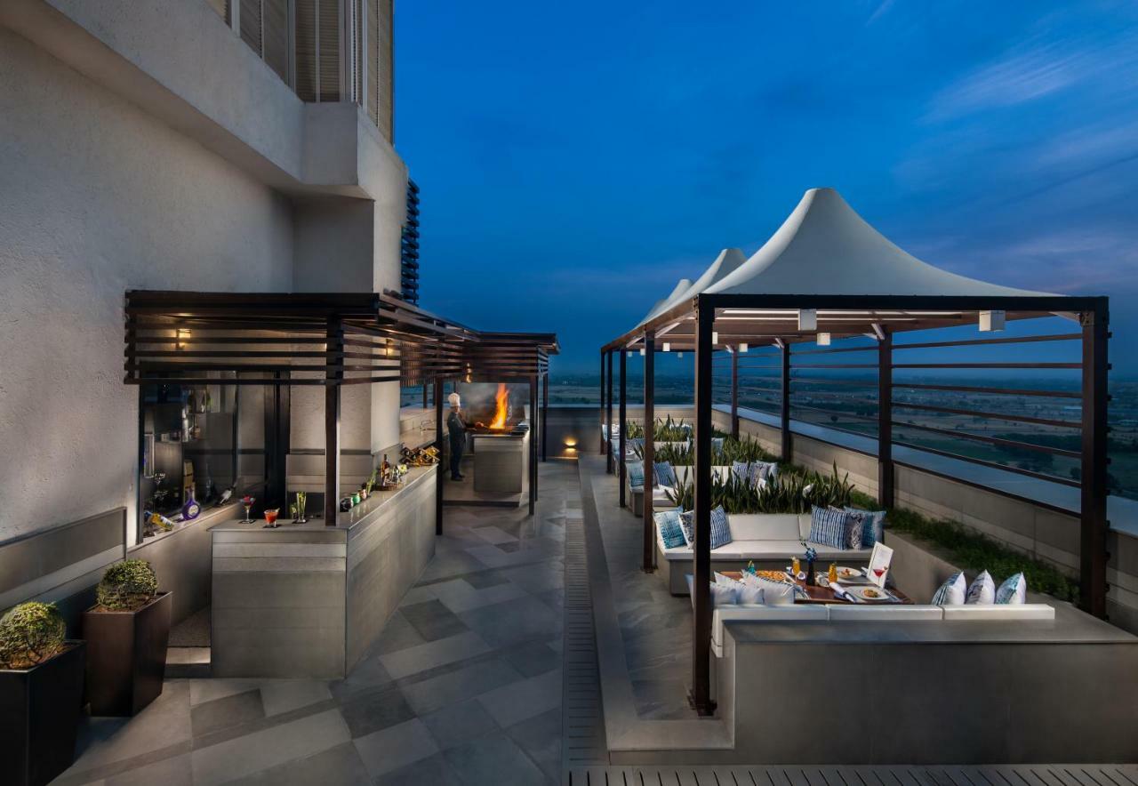 Sandal Suites By Lemon Tree Hotels Noida Buitenkant foto