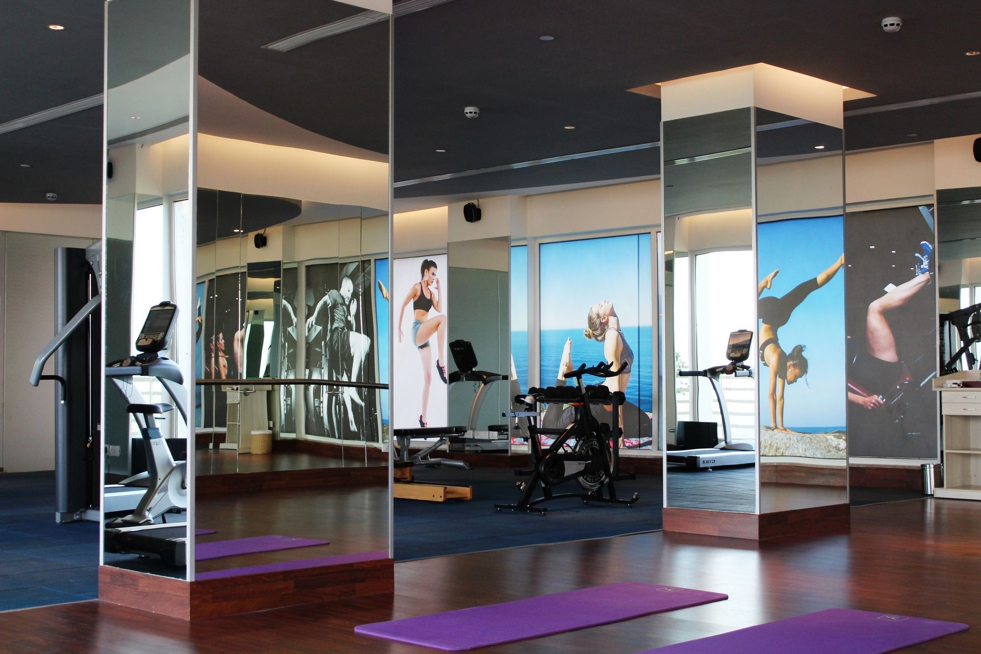 Sandal Suites By Lemon Tree Hotels Noida Buitenkant foto