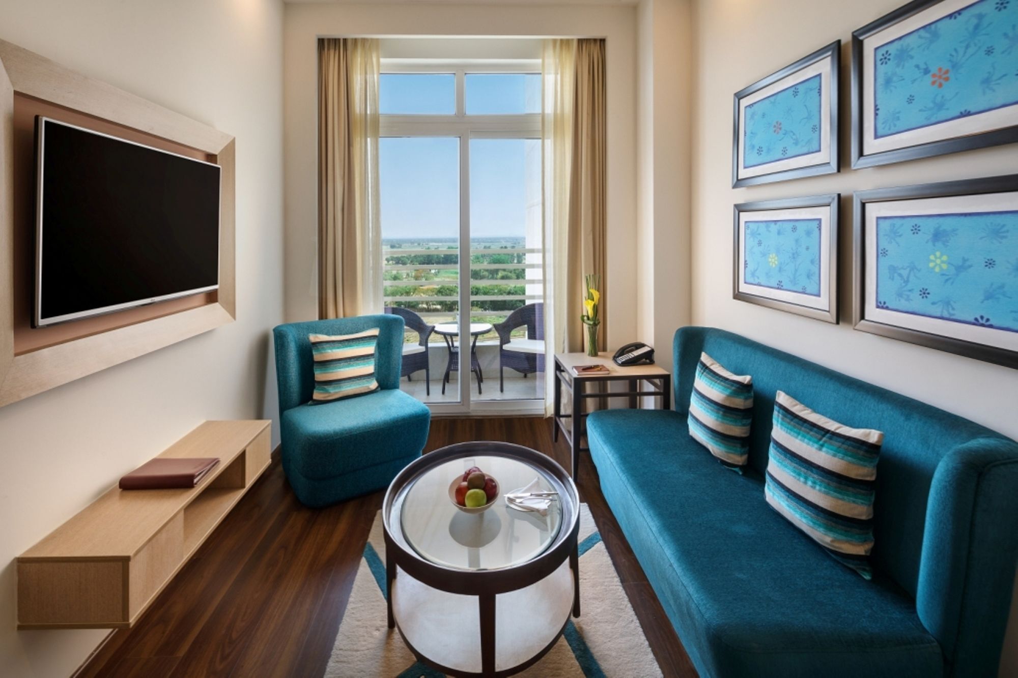 Sandal Suites By Lemon Tree Hotels Noida Buitenkant foto
