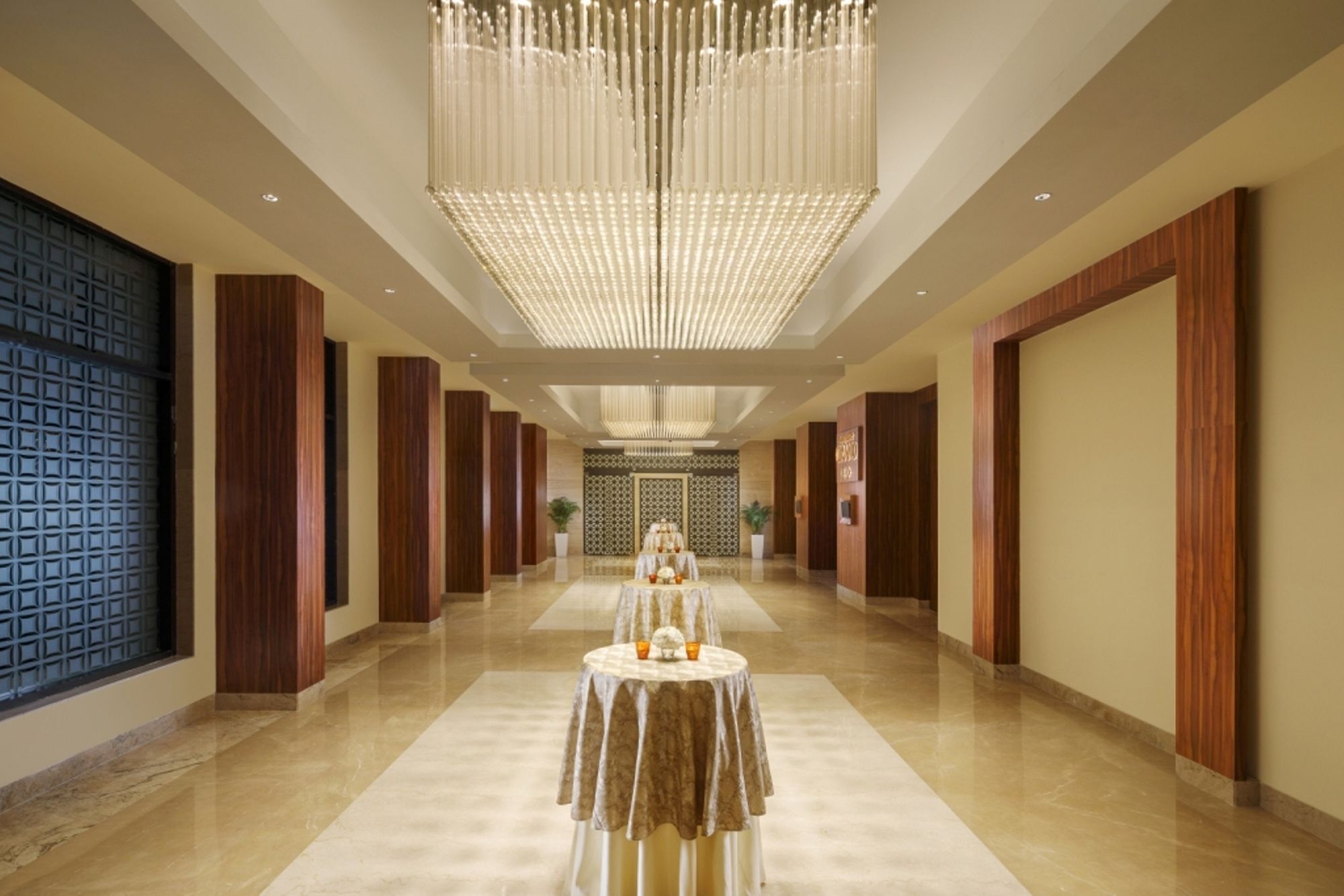 Sandal Suites By Lemon Tree Hotels Noida Buitenkant foto